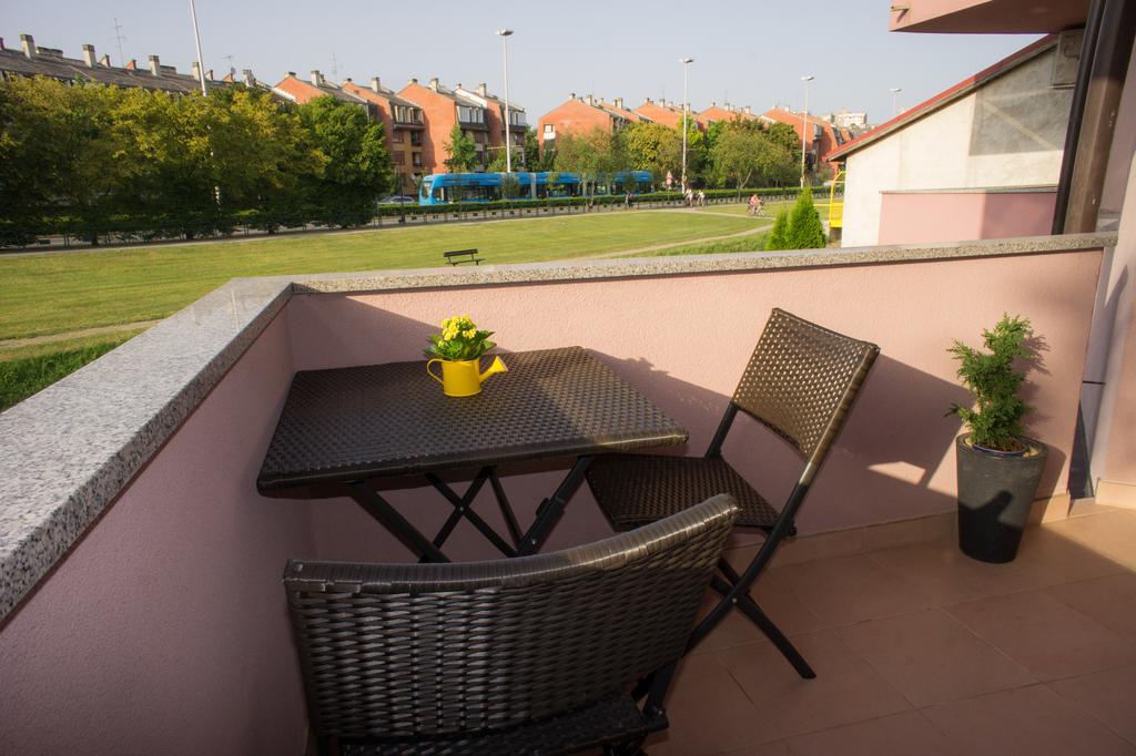 Blue Lake Apartment Zagreb Eksteriør bilde
